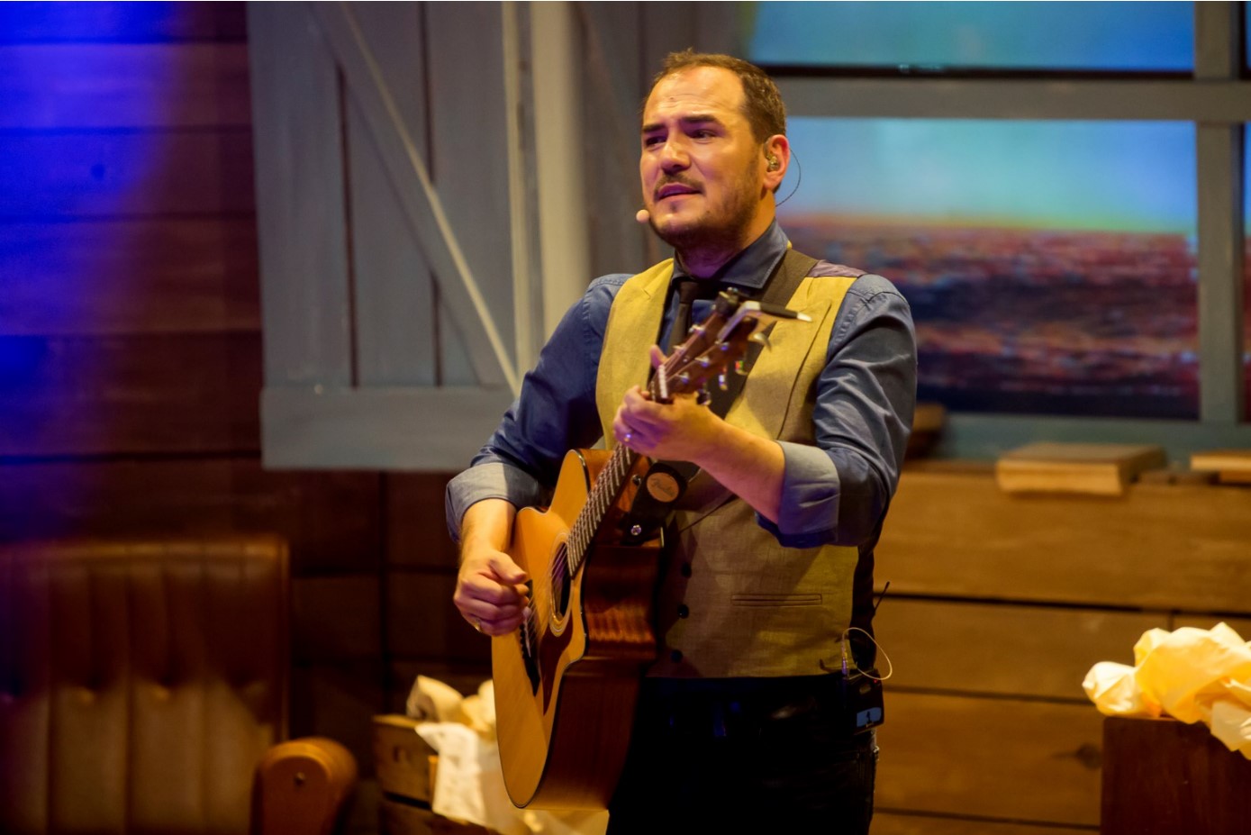 Ismael Serrano: 20 años en la música y un buen puñado de amigos